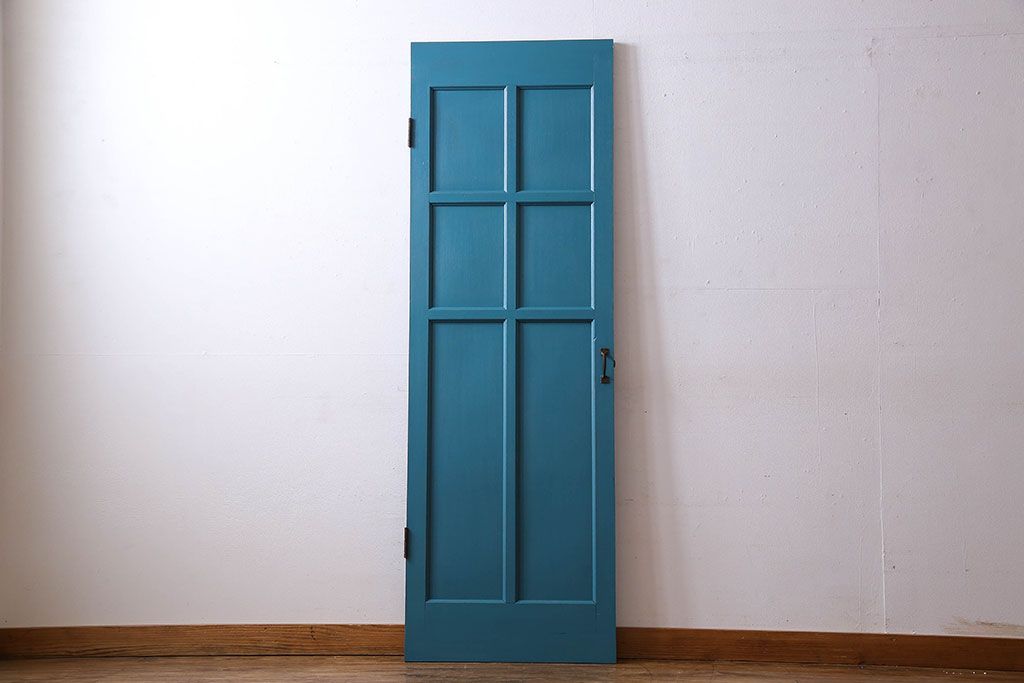 ペイント家具　鮮やかなカラーが印象的な細身の木製ドア(扉、建具)