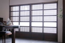 和製アンティーク　腰板ケヤキ材　上質で美しい造りの裏障子付き帯格子戸(引き戸、建具)4枚セット