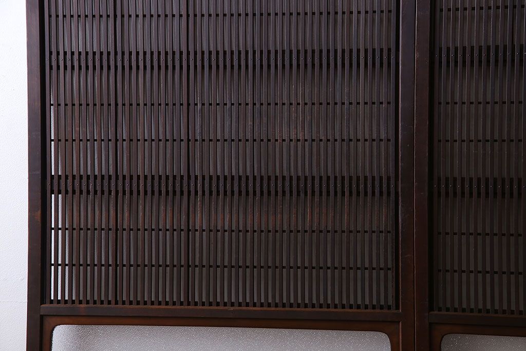 和製アンティーク　腰板ケヤキ材　モダンな雰囲気の裏障子付き帯格子戸(引き戸、建具)2枚組(1)