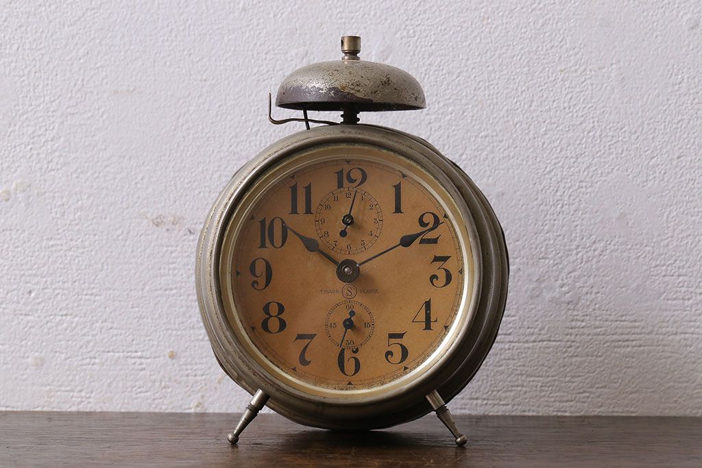 アンティーク雑貨　アンティーク　精工舎(SEIKOSHA)　へそ形目覚まし時計(置時計、枕時計)(1)