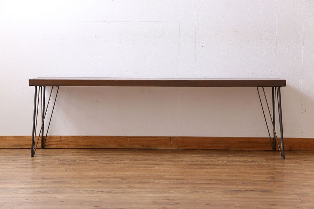 レトロ家具　昭和レトロ　天板一枚板　木の質感が味わい深い朴の木の鉄脚テーブル(飾り台)