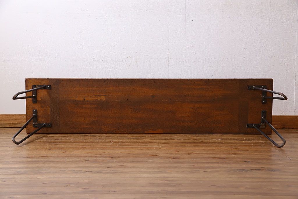 アンティーク家具　和製アンティーク　古いナラ材の鉄脚ローテーブル(飾り台)