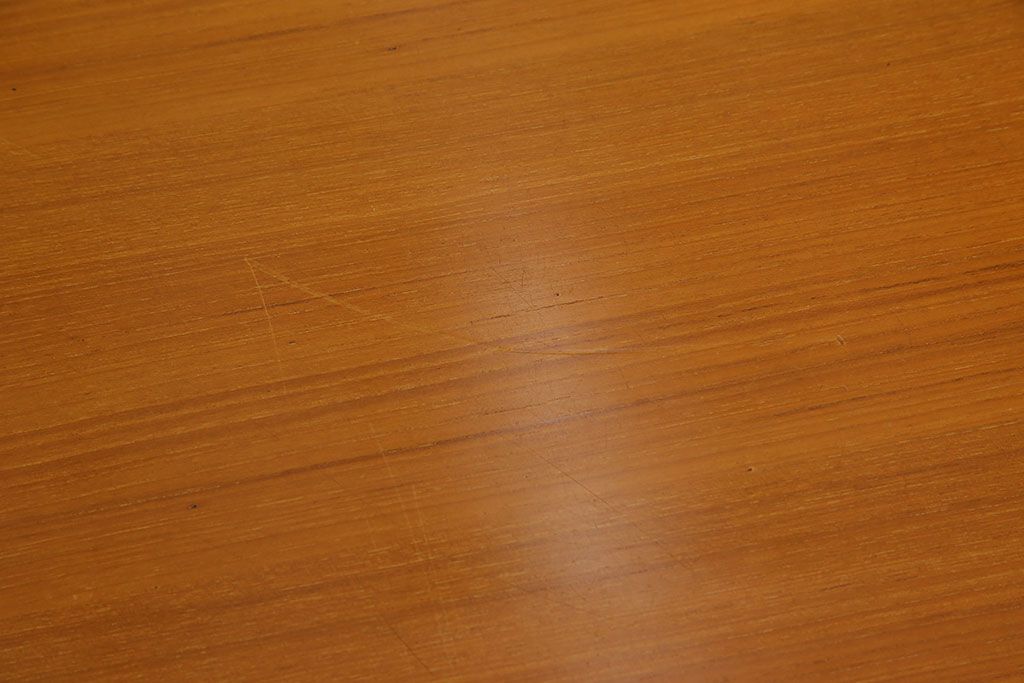 ヴィンテージ家具　和製ビンテージ　希少　整然とした木目が美しい突板チーク材のデスク(ワークデスク、在宅ワーク、在宅用、オフィスデスク)