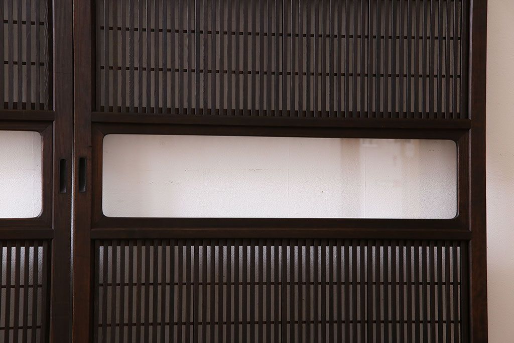 昭和期　腰板ケヤキ材　上品な雰囲気漂う裏障子付き格子戸(引き戸、建具)2枚セット(1)