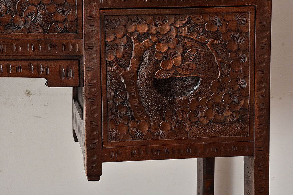 中古　伝統工芸　軽井沢彫り　桜が華やかな印象を与える椅子付きドレッサー(鏡台、スツール)