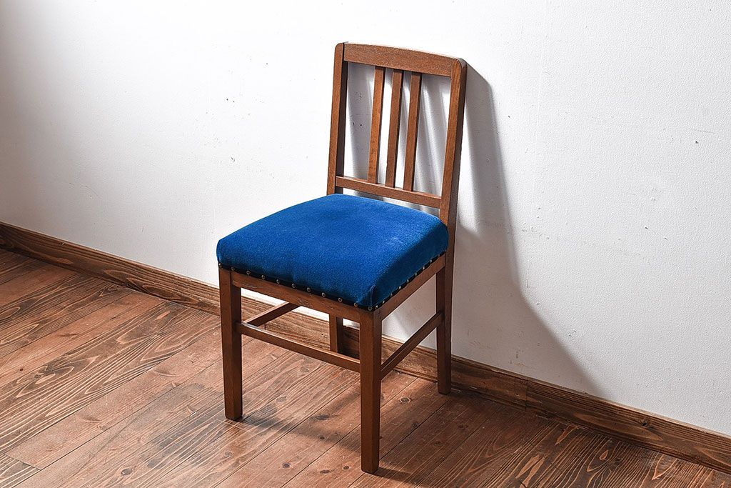 レトロ家具 昭和レトロ 小ぶりな木製ダイニングチェア(椅子、イス