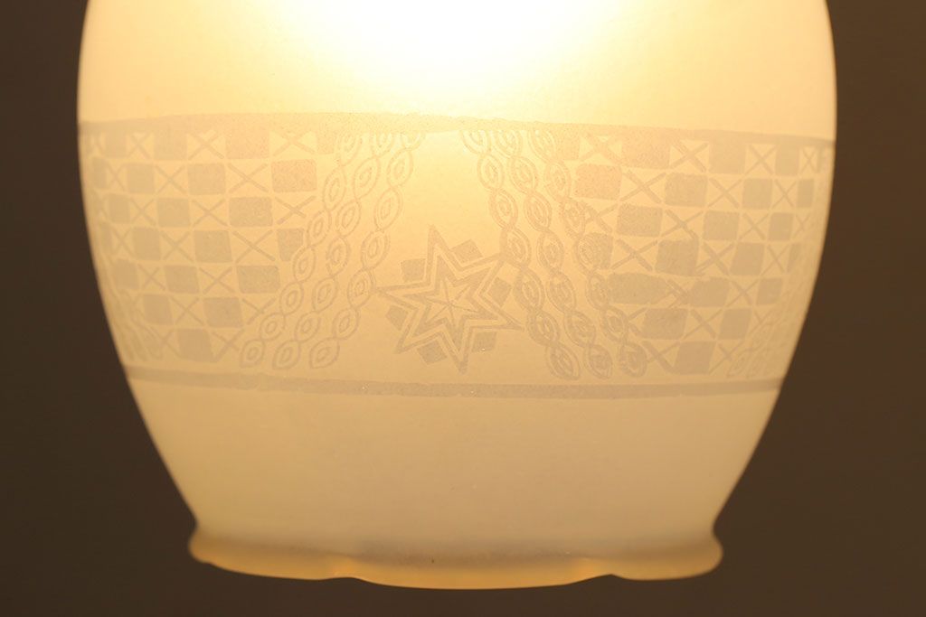 【O様ご成約済み】和製アンティーク　オパールガラス　つぼみのような形のシェード(天井照明、ペンダントライト)