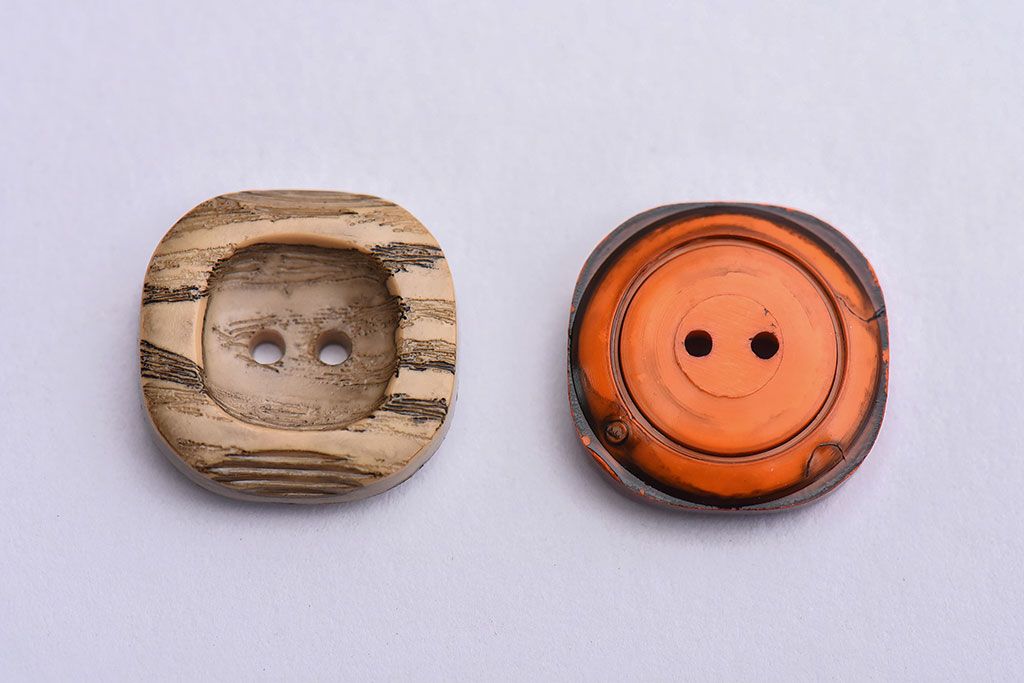 アンティーク雑貨　木製風のお洒落なビンテージボタンセット