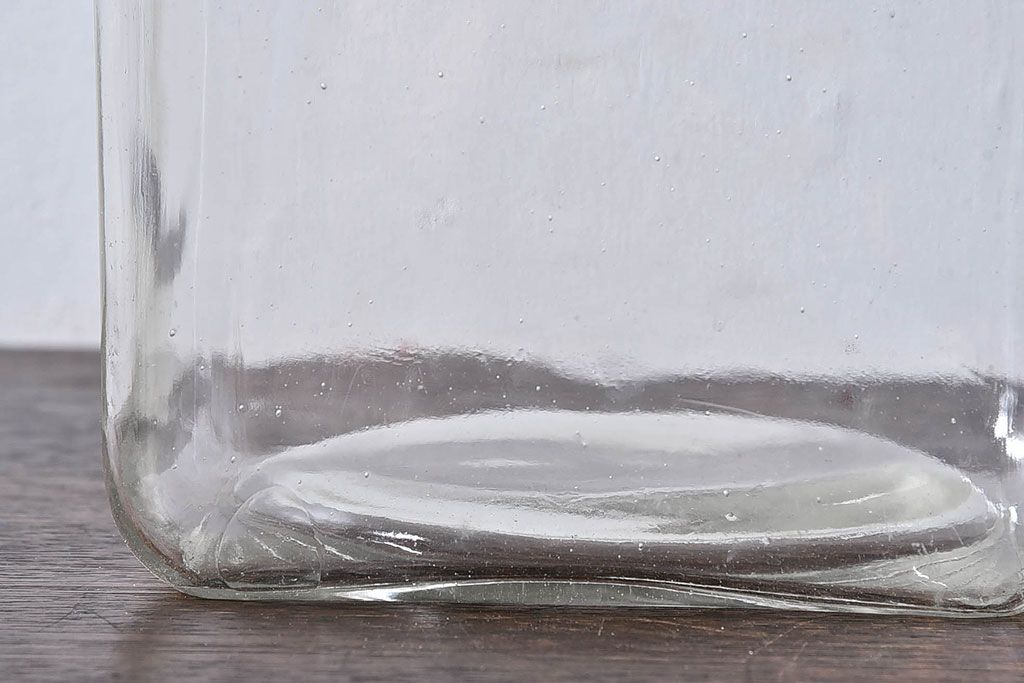 アンティーク雑貨　和製アンティーク　木製の蓋が魅力的なガラスビン(ガラス瓶、角瓶)2個セット