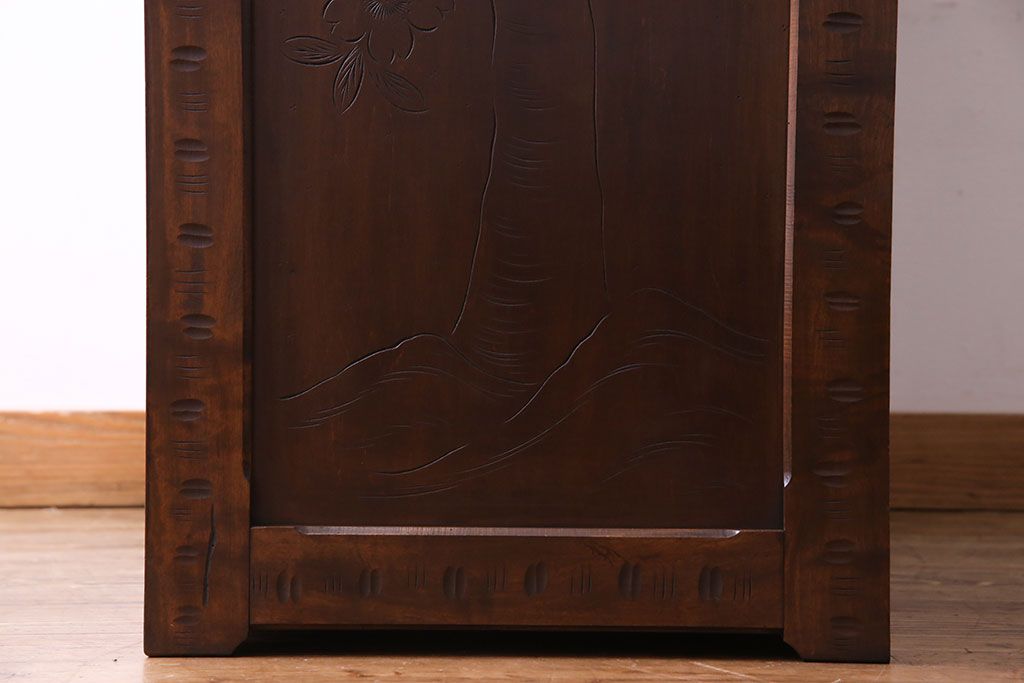中古　伝統工芸軽井沢彫り　上質な洋服タンス(衣装箪笥、収納棚)