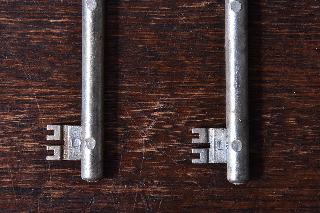 アンティーク雑貨　ヨーロッパアンティーク　古い風合いが味のあるキー(鍵、カギ)4本セット