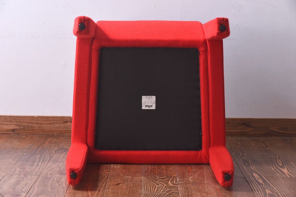中古　arflex(アルフレックス)　FE(エフィー)　目を引く赤いアームチェア(1人掛けソファ)(1)(定価約11万円)
