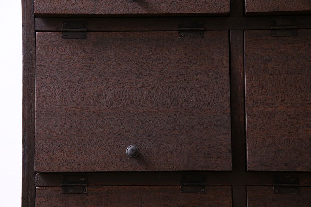 レトロ家具　昭和レトロ　古材使用　4×4マス　パタパタ扉付きのおしゃれなキャビネット(下駄箱、収納棚)
