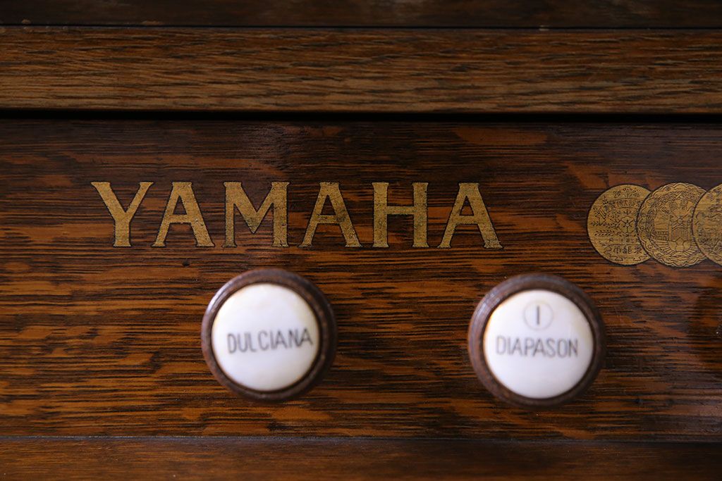アンティーク雑貨　和製アンティーク　YAMAHA(ヤマハ、山葉)　クラシカルな雰囲気漂うオルガン