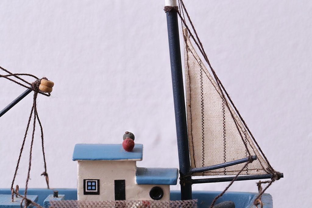 アンティーク雑貨　イギリスビンテージ　1970年頃　ブルーの配色が爽やかな船の模型(オブジェ、おもちゃ)