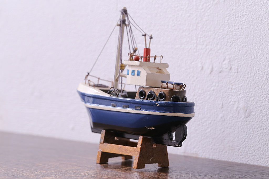 アンティーク雑貨　イギリスビンテージ　1970年頃　かわいらしい船の模型(オブジェ、おもちゃ)