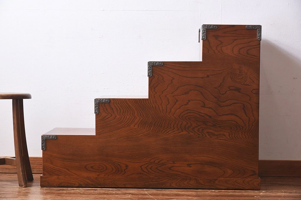 中古美品　福島民芸家具　クラシカルなデザインの階段箪笥(和タンス)