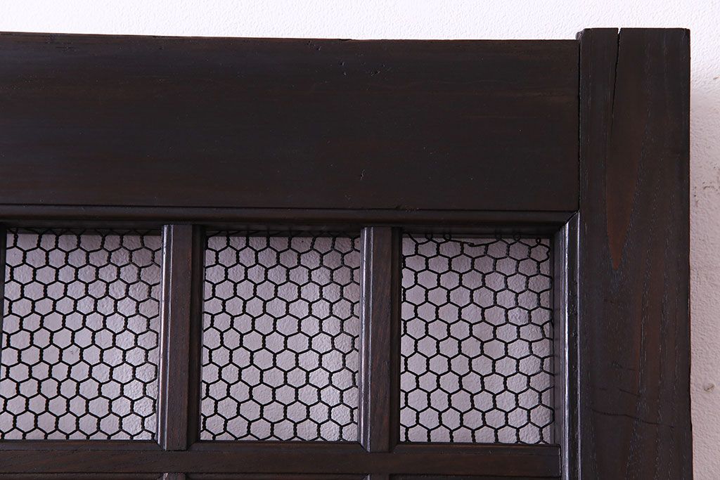 【商談品】和製アンティーク　細めのデザインが上品な明治期の古いくぐり戸(蔵戸、格子戸、玄関戸)