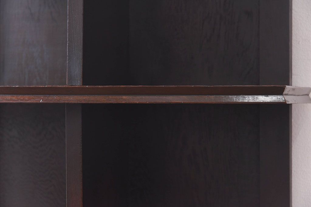 アンティーク家具　昭和期　ナラ材　シックな色合いが魅力の小ぶりのシェルフ(飾り棚、陳列棚)