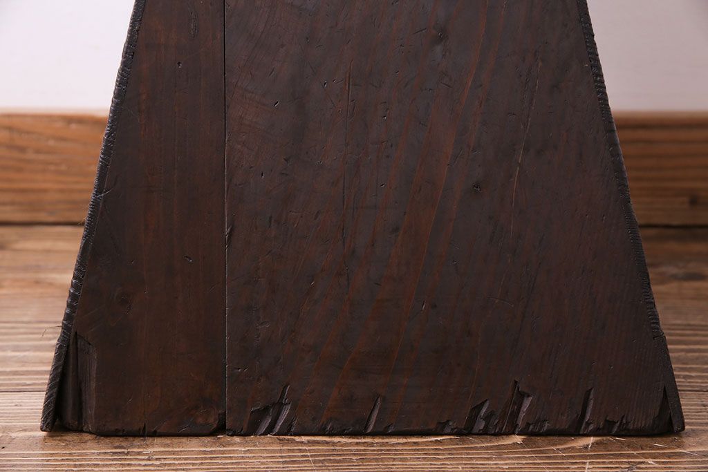 アンティーク雑貨　古民具　古い木の質感が魅力の踏み台(飾り台、花台)