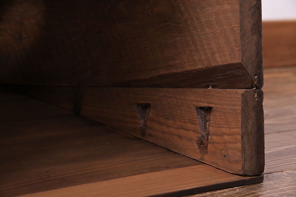 アンティーク雑貨　古民具　古い木の質感が魅力の踏み台(飾り台、花台)