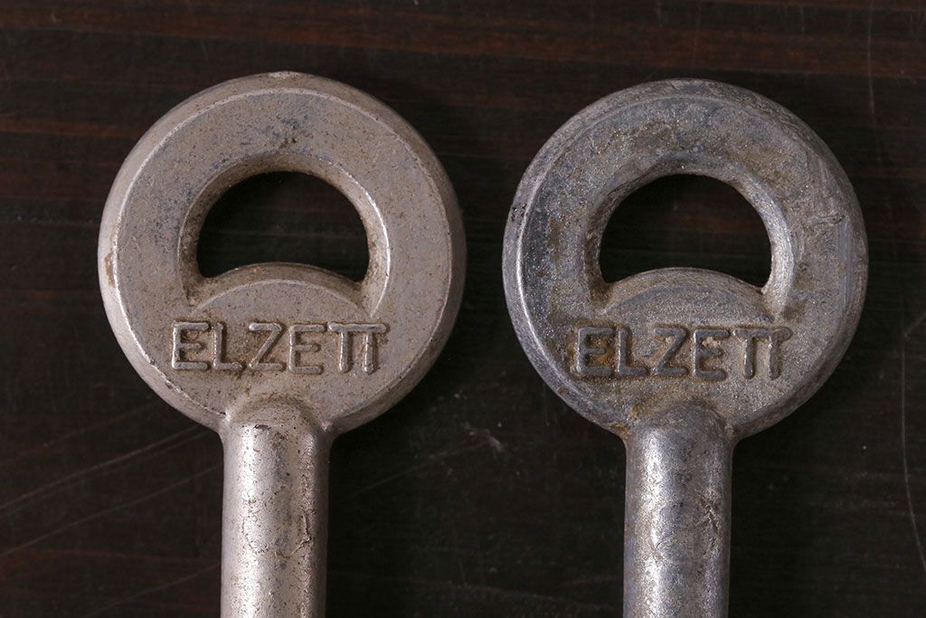 アンティーク雑貨　ハンガリー製　ELZETT社　味わい深い風合いのアンティークキー(鍵、カギ)2本セット(2)