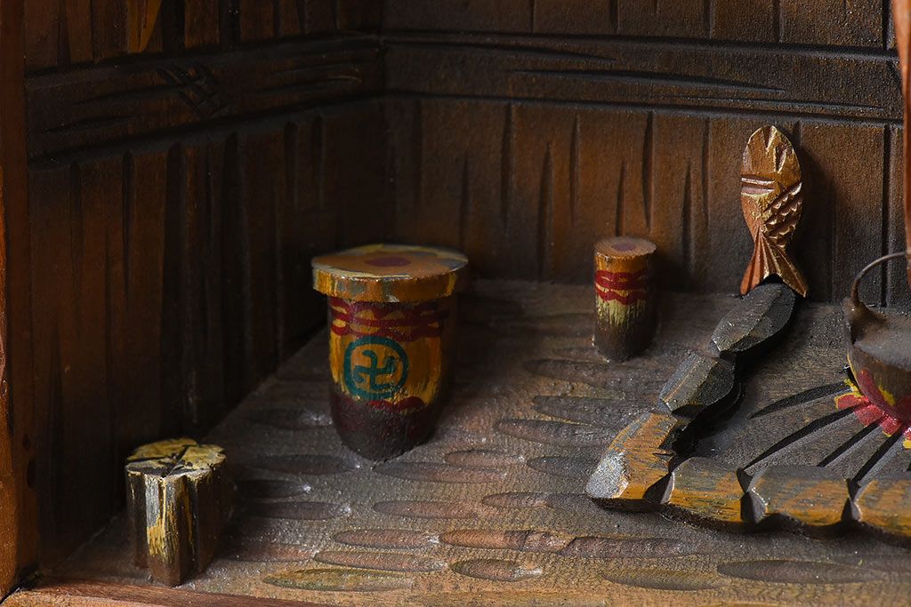 アンティーク雑貨　郷土玩具　木彫り　アイヌの家　遠近法応用額(壁掛けディスプレイ、立体絵)