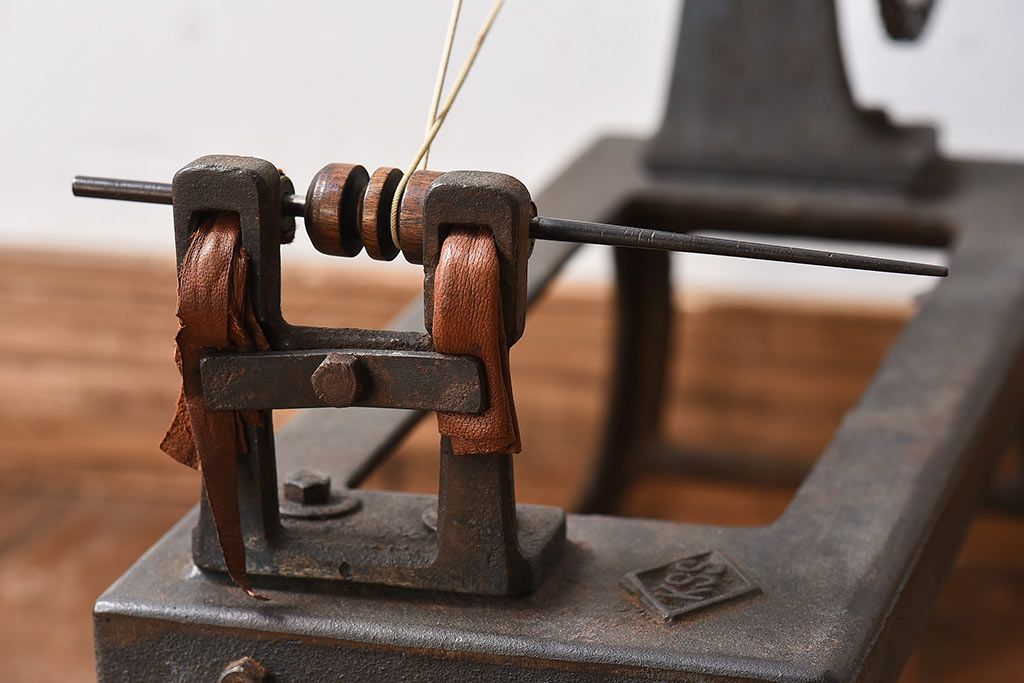 アンティーク雑貨　古民具　鉄製　シャビーな雰囲気漂う糸巻き機(ディスプレイ)
