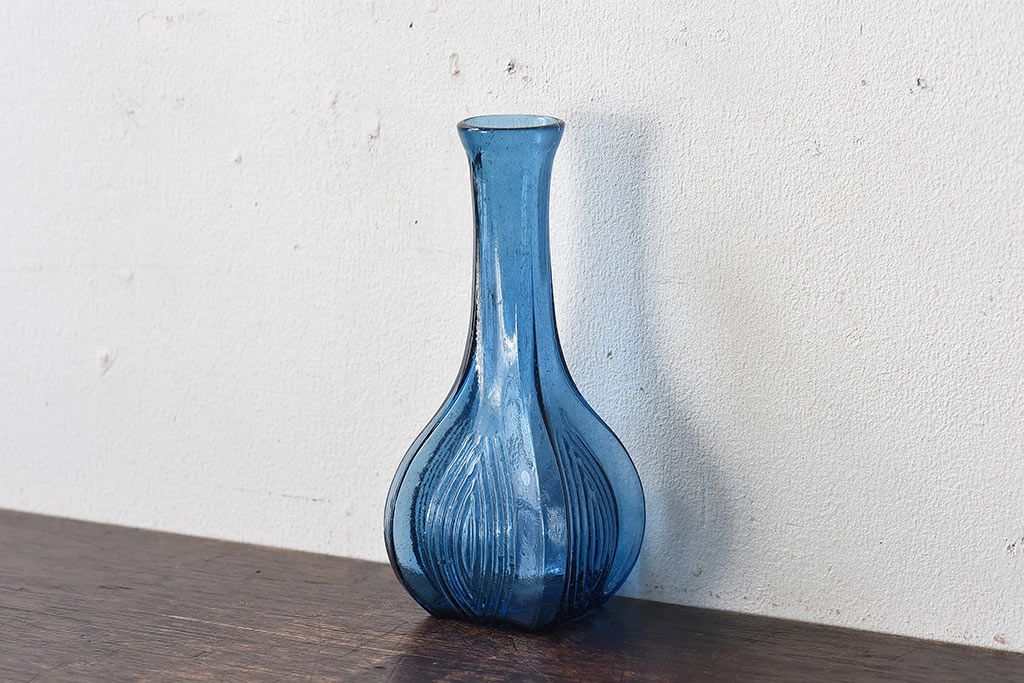 アンティーク雑貨 昭和レトロ 個性的なデザイン!青いガラスが印象的な一輪挿し(花瓶) | ラフジュ工房