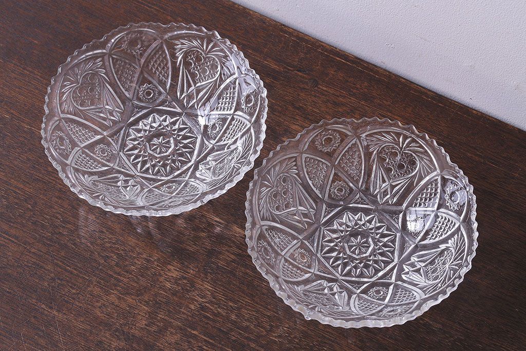 アンティーク雑貨　繊細で華やかなデザインのガラス製レース深皿(鉢、ボウル)2枚セット(2)