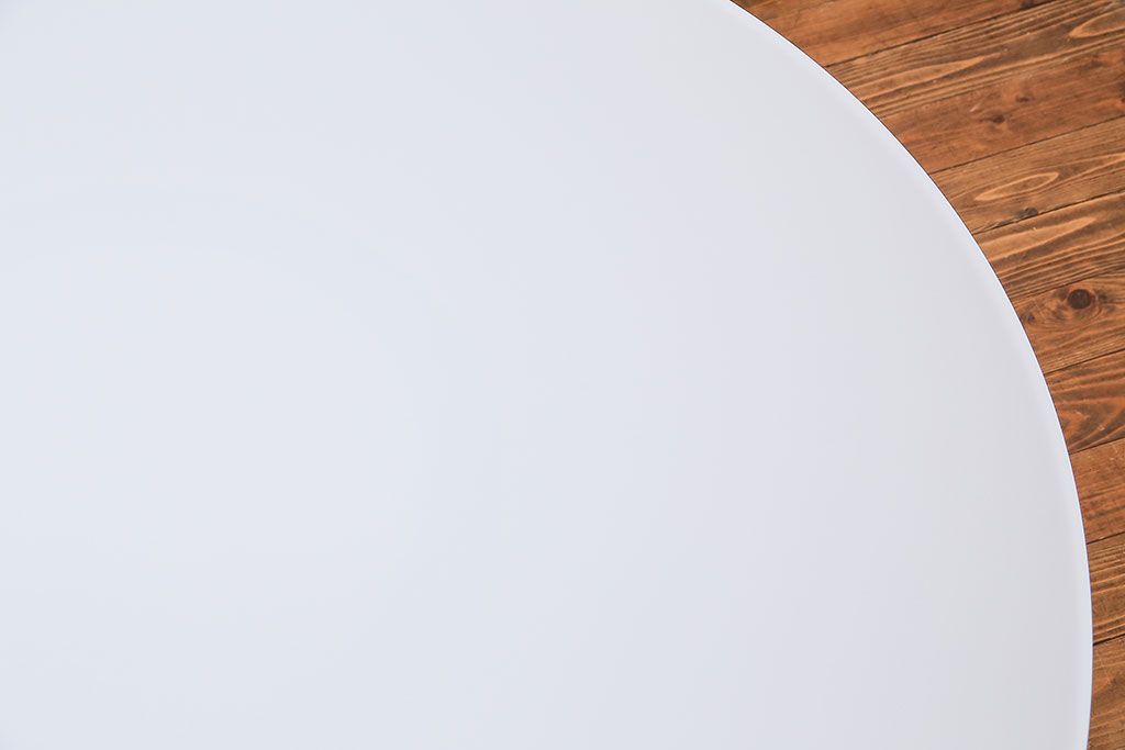 展示美品　Cassina(カッシーナ)　BOBOLI(ボボリ)　デザイン性の高いラウンドテーブル(ダイニングテーブル)(定価約96万円)