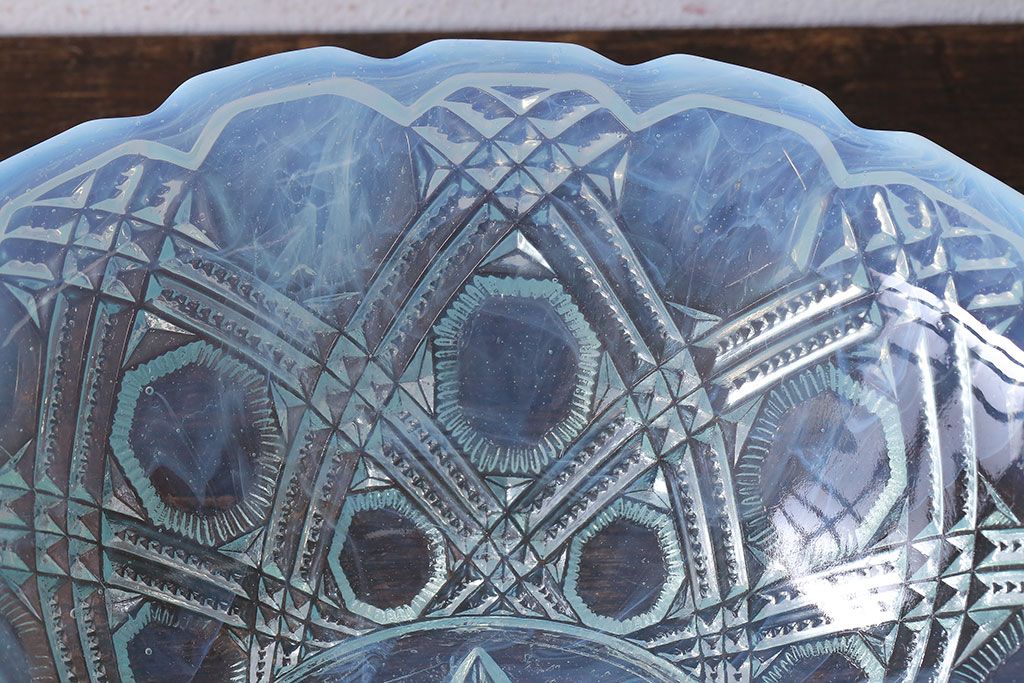 アンティーク雑貨　和製アンティーク　乳白色ウランガラス製深皿(プレスガラス、和ガラス、鉢)
