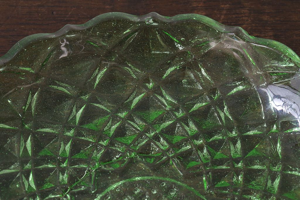 アンティーク雑貨　大正ロマン　レトロな情緒あふれる緑色ガラス大皿