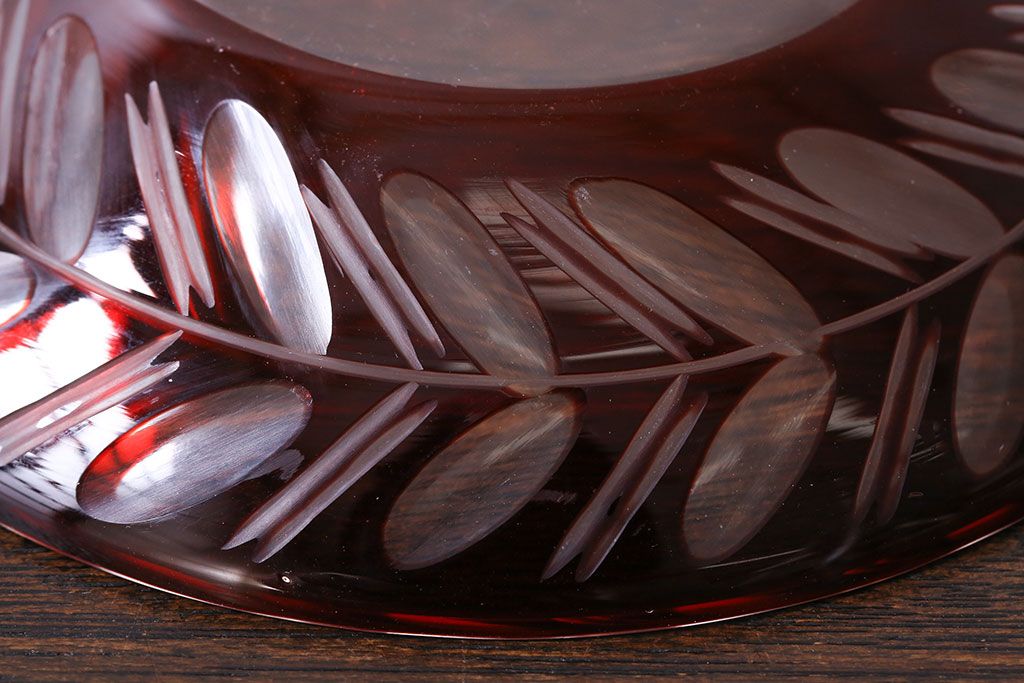 アンティーク雑貨　赤被せ　上品なデザインの切子ガラス小皿(和食器)2個セット