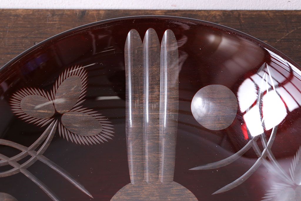 アンティーク雑貨　上品な雰囲気が漂う赤被せ切子ガラス大皿(和食器)