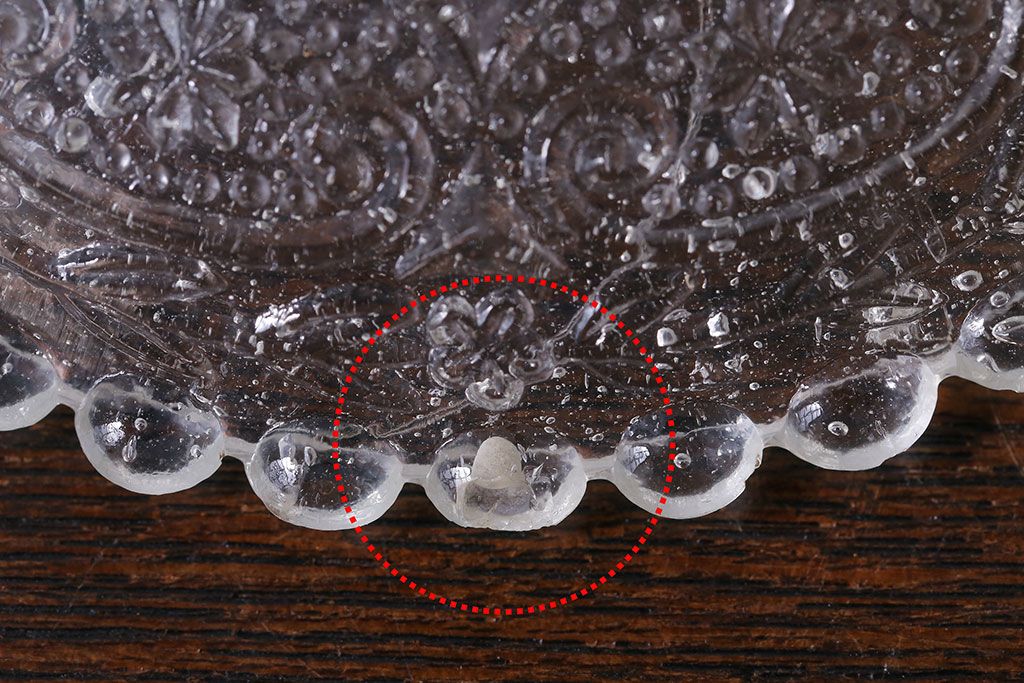 アンティーク雑貨　大正期　古い質感が味わい深いプレスガラスの小皿(ガラスプレート)(3)
