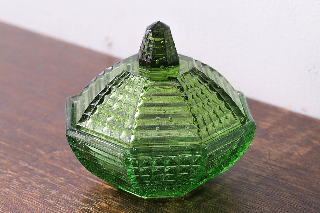 アンティーク雑貨 昭和初期! 味わい深い緑色のプレスガラスの