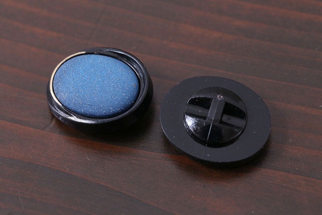 アンティーク雑貨　ビンテージ　楕円の黒枠が個性的なボタンセット