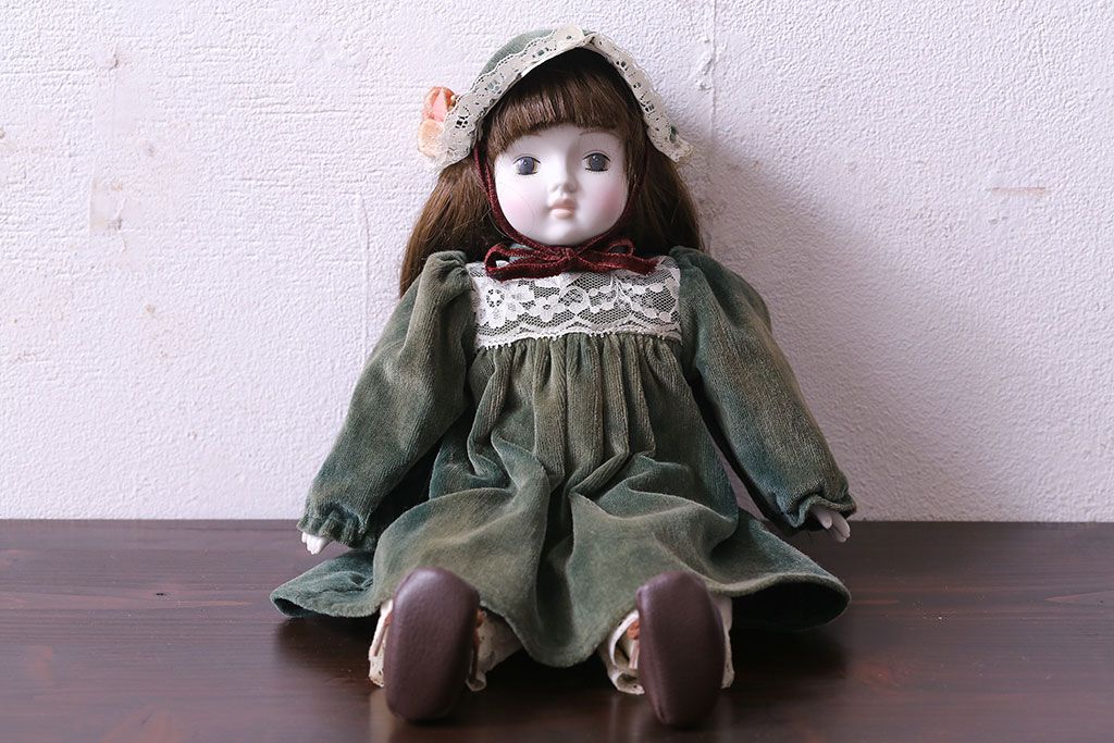 アンティーク雑貨　ビンテージ　レトロな衣装が可愛らしいビスクドール(西洋人形)