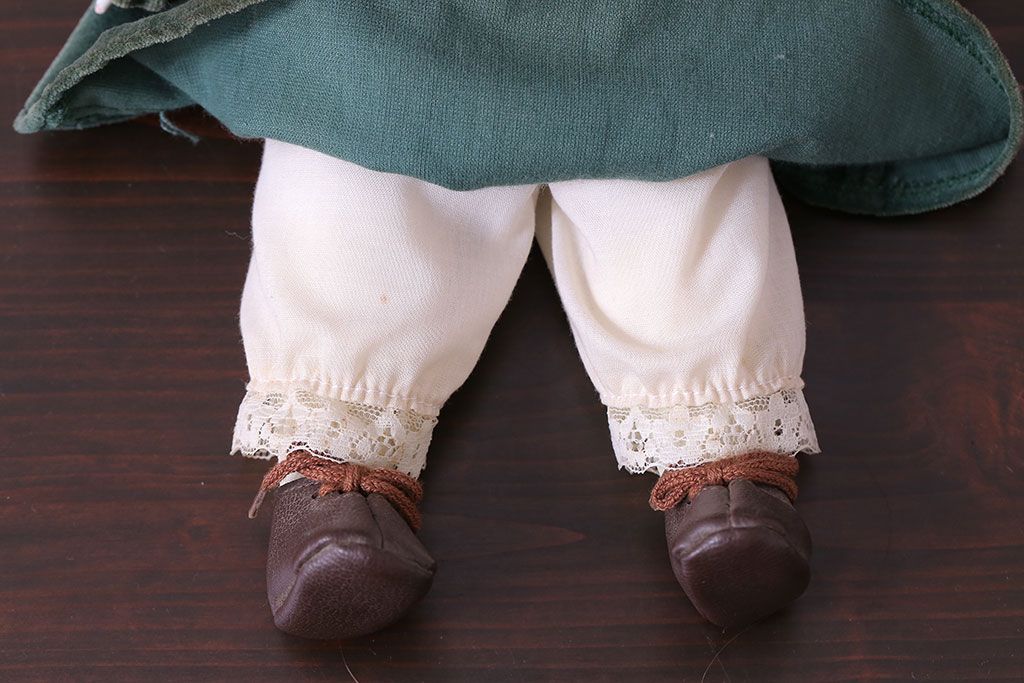 アンティーク雑貨　ビンテージ　レトロな衣装が可愛らしいビスクドール(西洋人形)