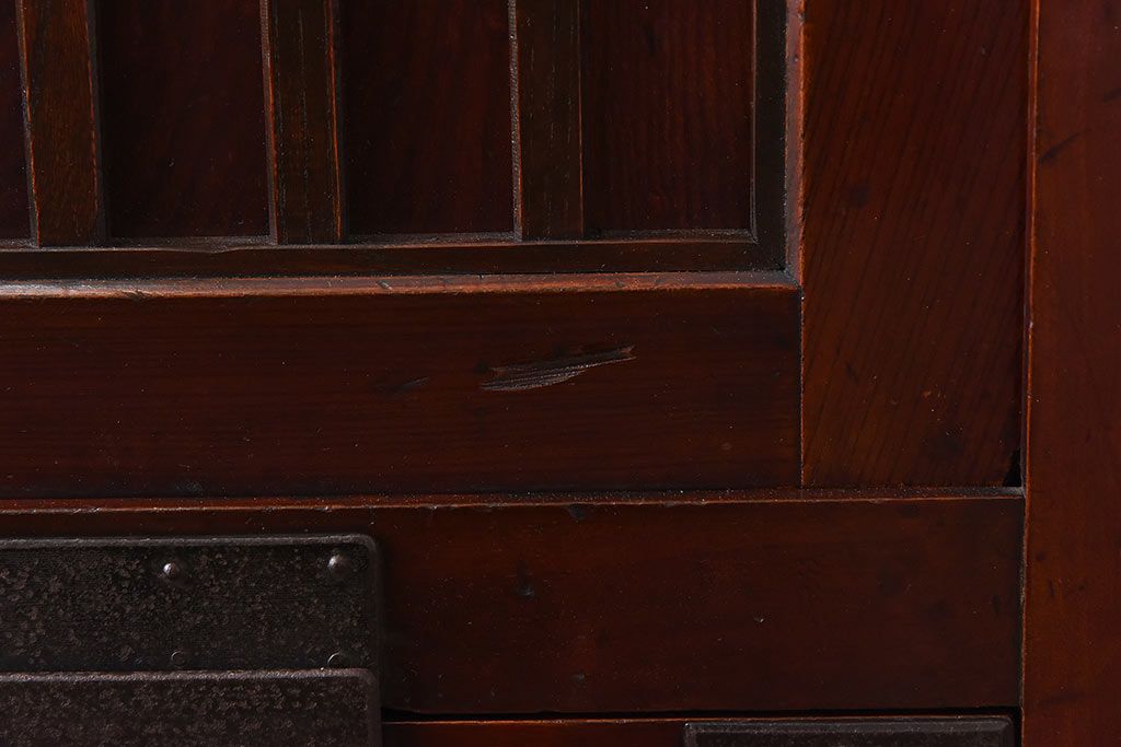 アンティーク家具　和製アンティーク　明治期　前面ケヤキ材使用　縦桟引き戸収納箪笥(水屋箪笥、重ね水屋、戸棚)