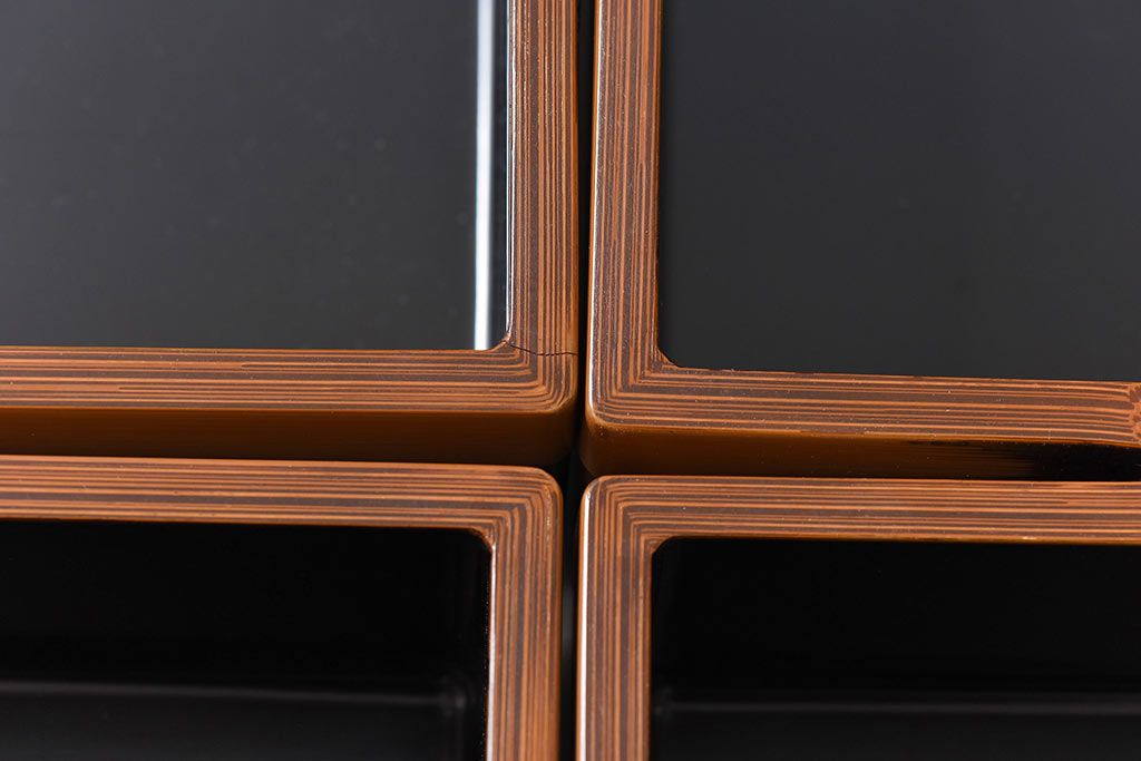アンティーク雑貨　木製漆器　竹モチーフの縁が目を引く五段重箱(お重)