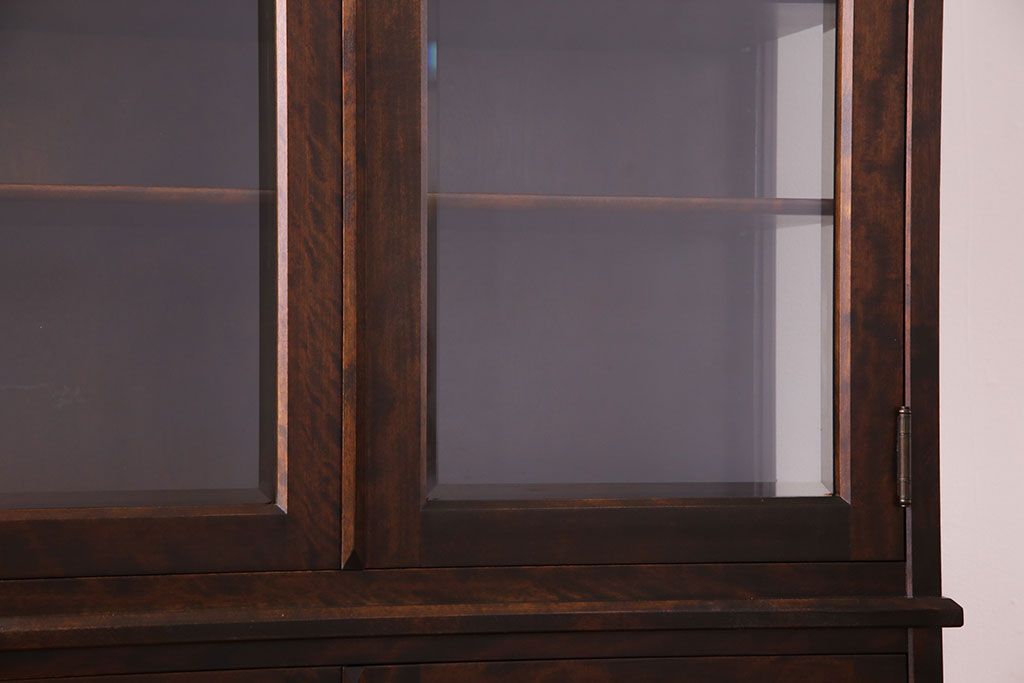 中古　北海道民芸家具　OM158　上質な三方ガラス飾り棚(陳列棚、食器棚、ガラスケース)(定価約30万円)(1)