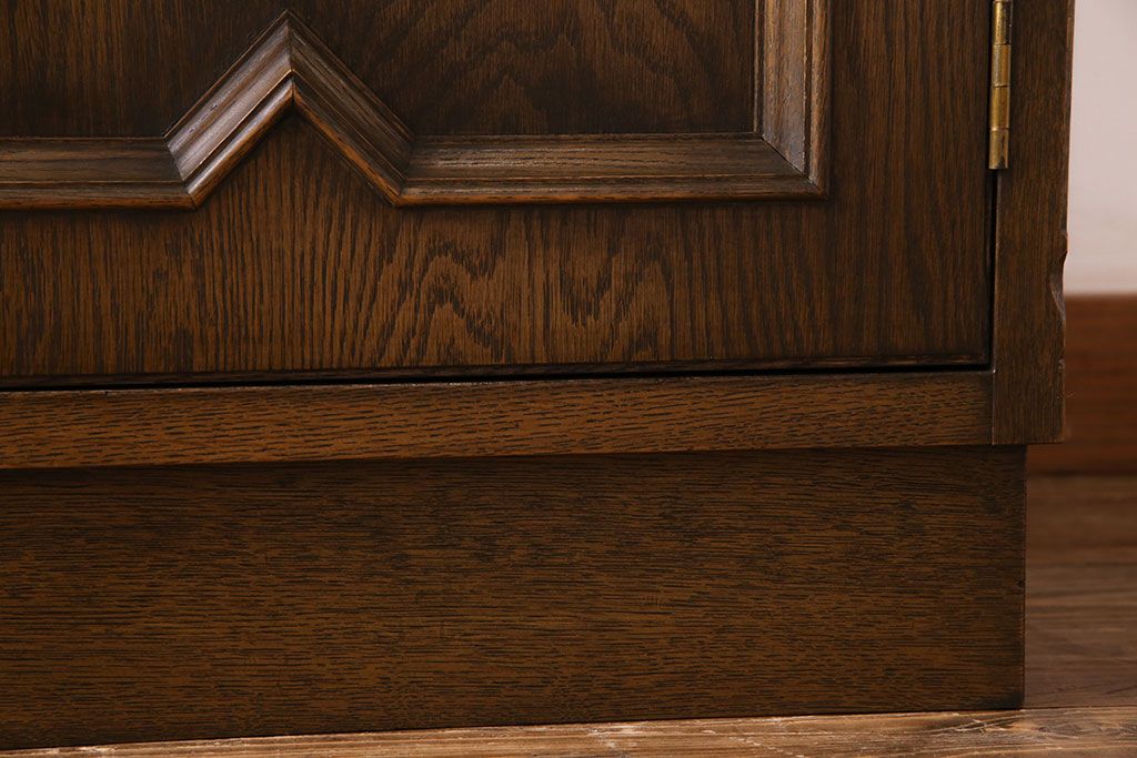 ビンテージ　永田良介商店　気品あふれる佇まいの格子型3枚扉食器棚(カップボード、飾り棚、収納棚)(定価約126万円)
