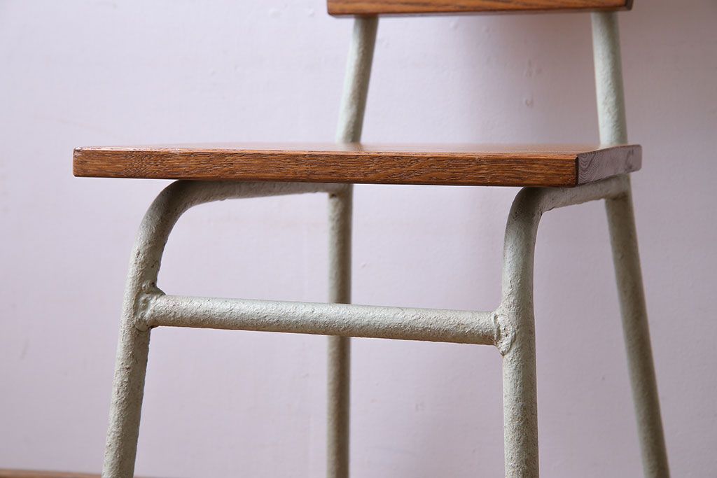 ペイント家具　ナラ材　ナチュラルな雰囲気漂うシンプルなチェア(イス、椅子)