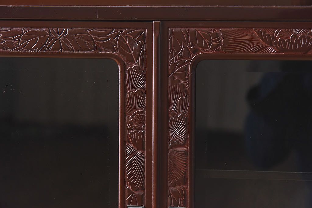 中古　前面の花模様が美しい鎌倉彫の茶棚(戸棚、茶箪笥、収納棚)