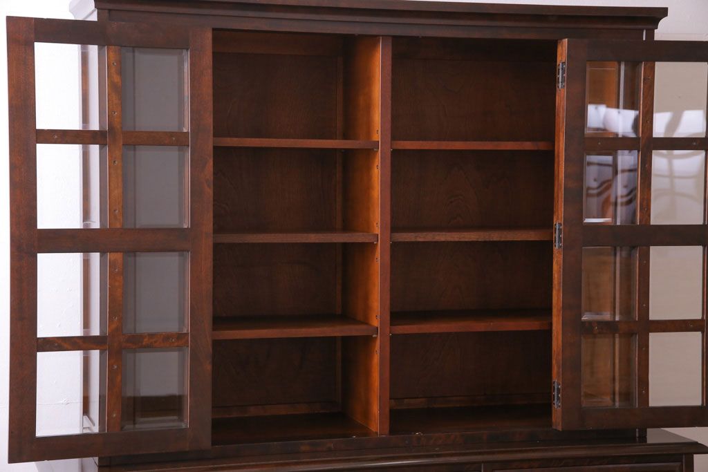 中古　北海道民芸家具　シックな雰囲気漂う大きな重ね食器棚(カップボード、収納棚)(1)