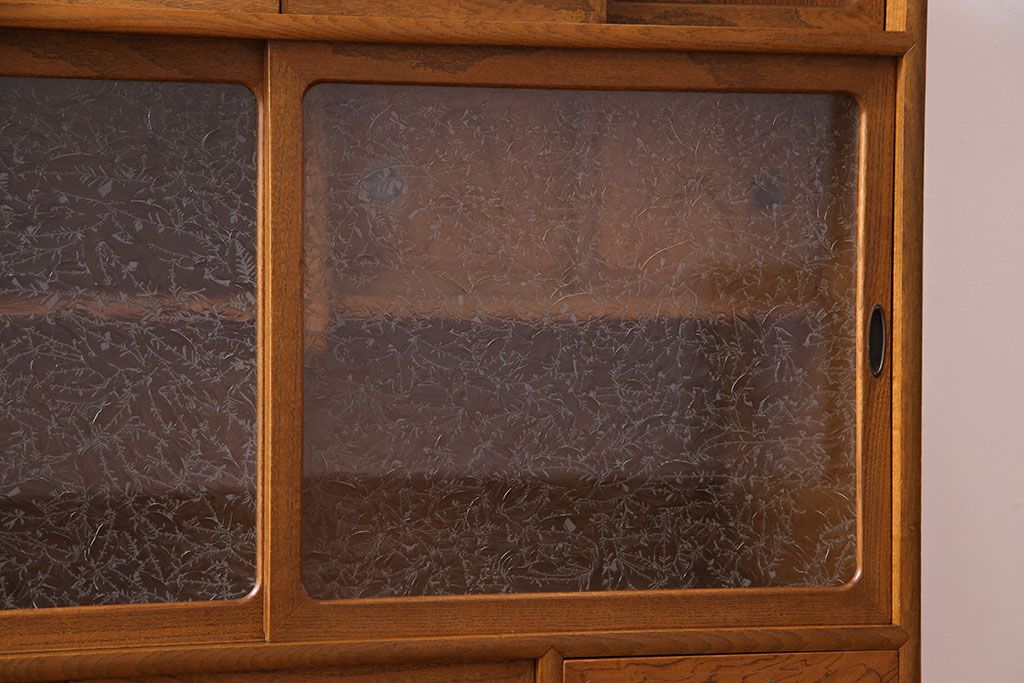 中古美品　結霜ガラスが上品な趣きの茶箪笥(茶棚、食器棚、収納棚)