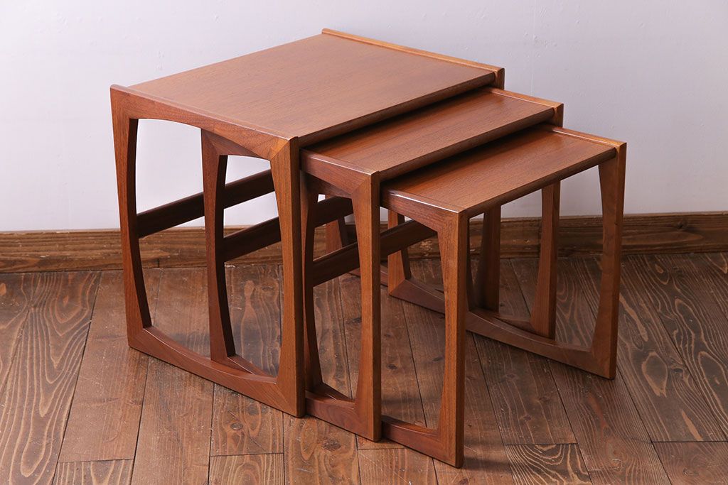 北欧家具　チーク材　コンパクトな仕様が魅力のネストテーブル(サイドテーブル)