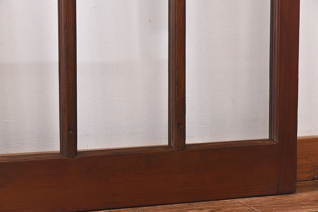 昭和レトロ　シンプルでレトロな雰囲気を漂わせるガラス戸(格子戸、引き戸)